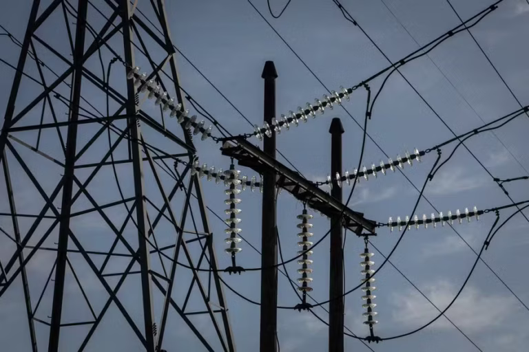 Conta de luz vai disparar em 2026, com clima seco e aumento de subsídios; entenda